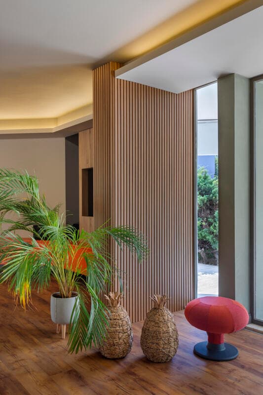 Runaway Maxi Teak flooring